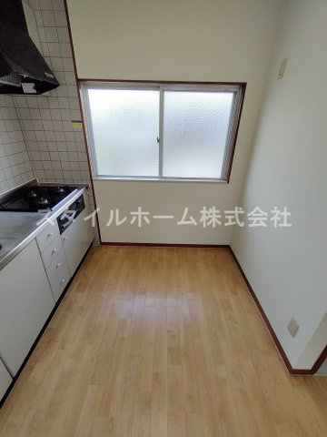 ヴィラスクエアⅠのキッチン|別部屋写真です。