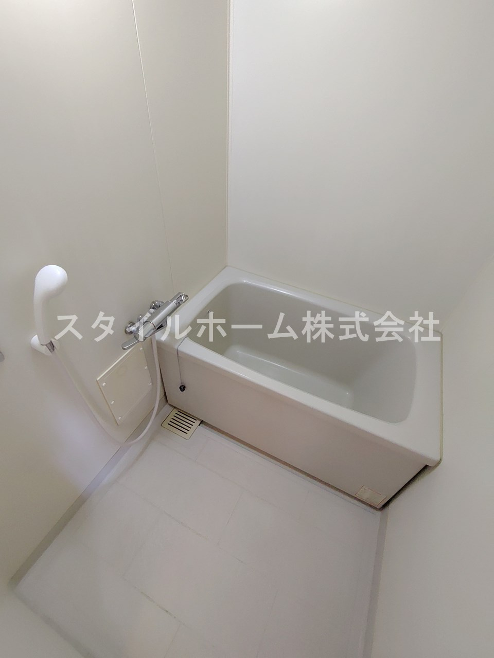 ヴィラスクエアⅠの浴室|別部屋写真です。