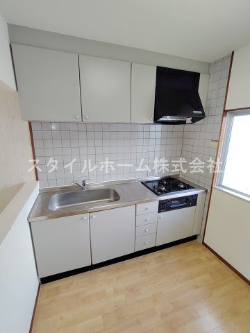 ヴィラスクエアⅠのキッチン|別部屋写真です。