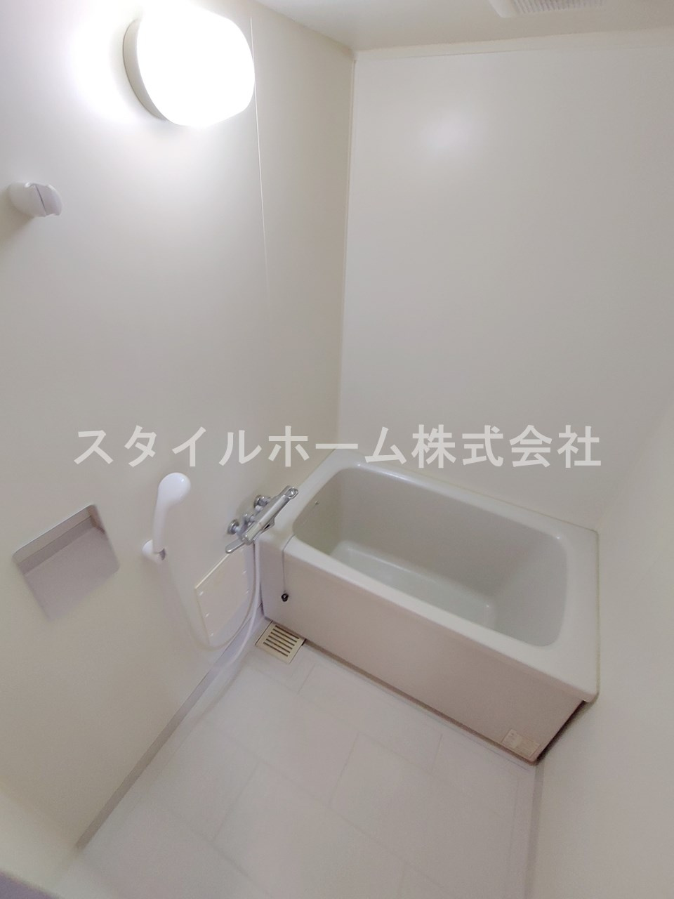 ヴィラスクエアⅠの浴室|別部屋写真です。