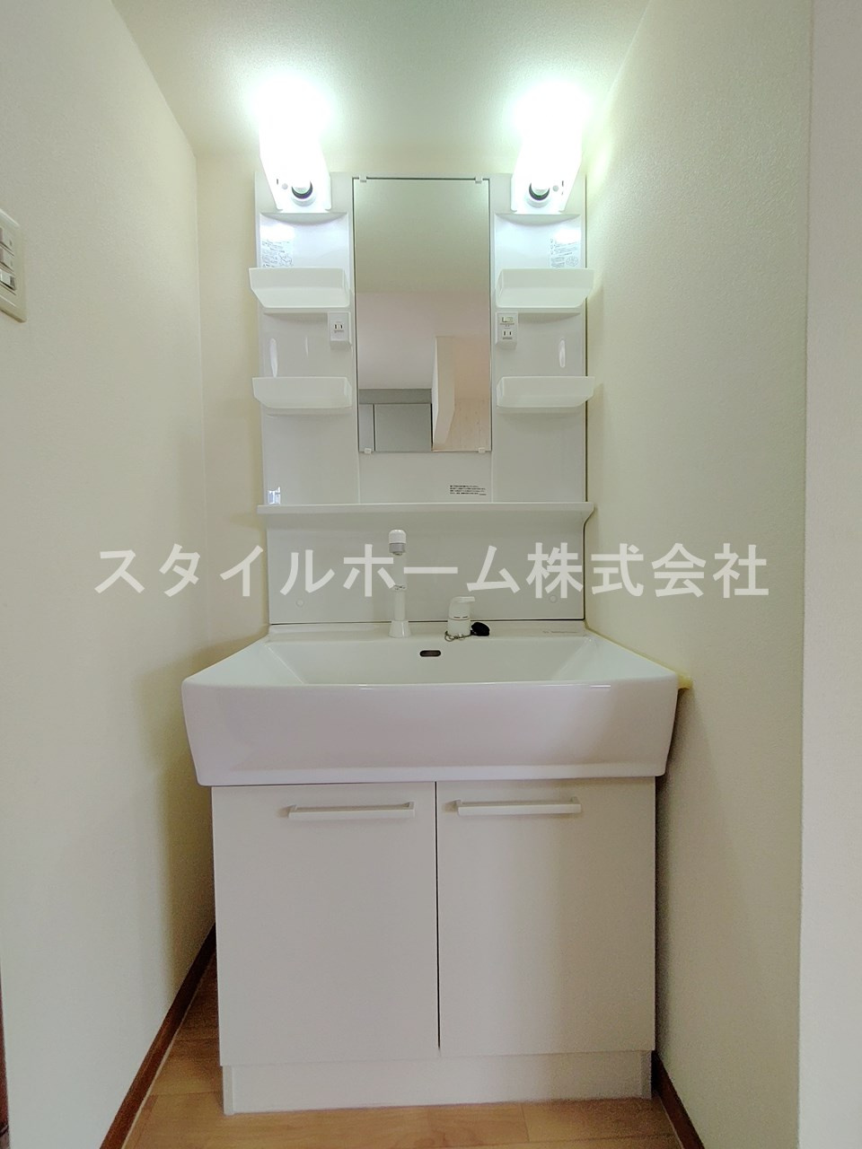 ヴィラスクエアⅠの洗面所|別部屋写真です。
