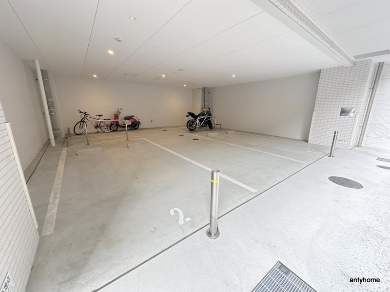 エステムコート難波サウスプレイスⅧハイド　仲介手数料無料の駐車場