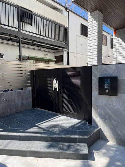 Patio de Pinoのエントランス|外構オートロック付きのエントランス
