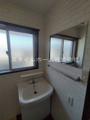 ドミール92の洗面所|同建物内別部屋の写真です。