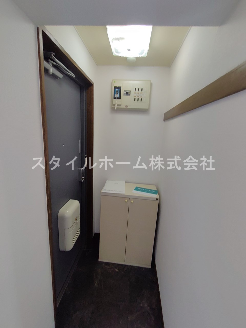 ドミール92の玄関|同建物内別部屋の写真です。