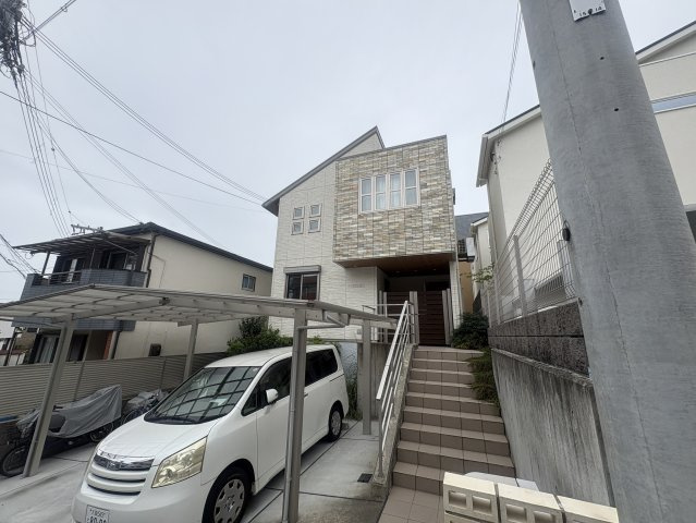 CREST緑地の外観