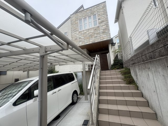 CREST緑地のエントランス