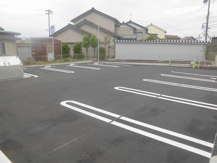 D-room北の森の駐車場