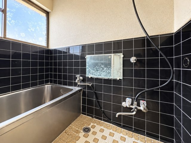 栃木市平井町中古戸建の浴室