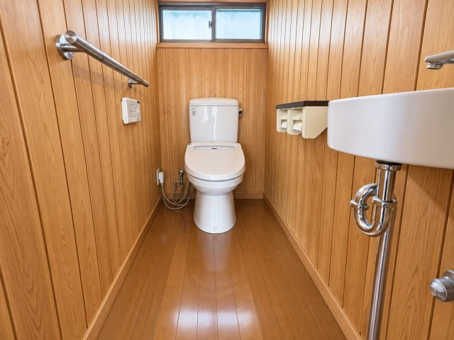 栃木市平井町中古戸建のトイレ