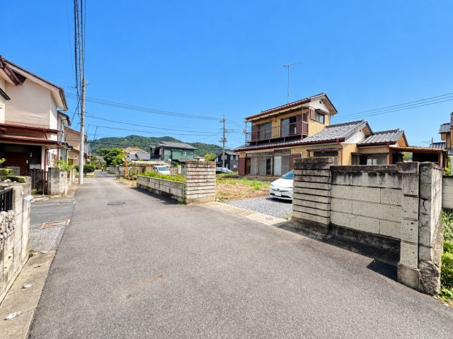 栃木市平井町中古戸建の前面道路含む現地写真
