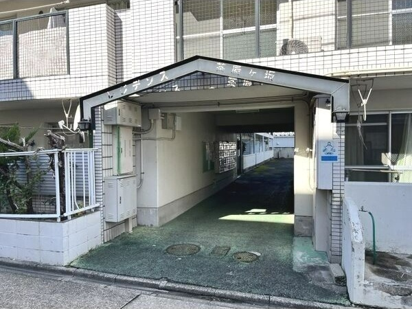 レジデンス茶屋ヶ坂のエントランス