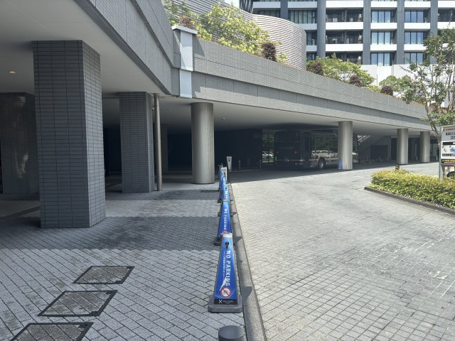 グラウンドエントランス