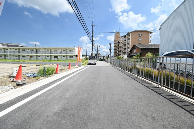 摂津市新在家1丁目売り土地｜全10区画分譲予定の前面道路含む現地写真|南側前面道路　幅員5ｍ