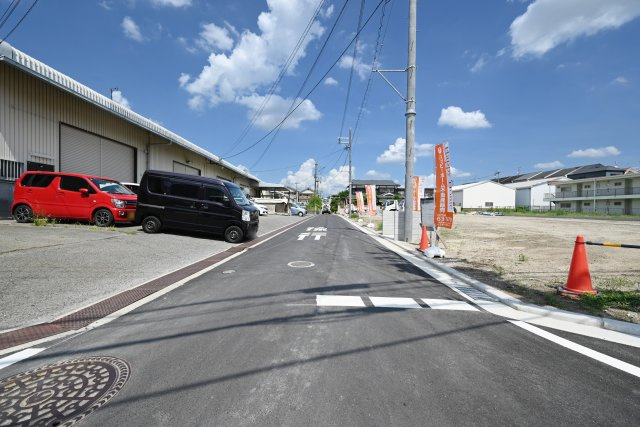 摂津市新在家1丁目売り土地｜全10区画分譲予定の前面道路含む現地写真|西側前面道路　幅員4.8ｍ
