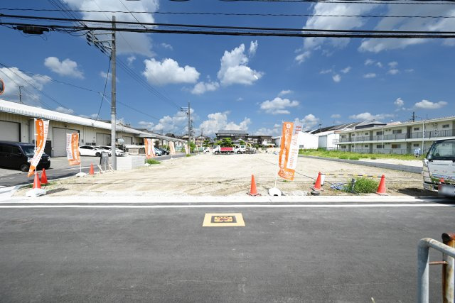 摂津市新在家1丁目売り土地｜全10区画分譲予定の外観|現地西側から撮影した写真です。陽当たり良好な立地です。詳しくはお気軽にお問い合わせください。