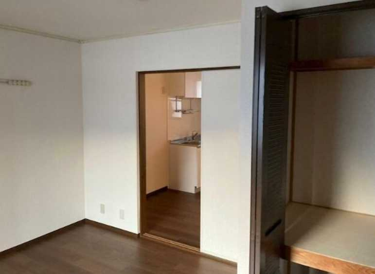 ガーデンハウス三軒茶屋　女性限定　陽当たり良好　角部屋の居間・リビング