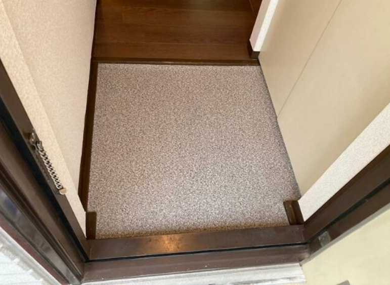 ガーデンハウス三軒茶屋　女性限定　陽当たり良好　角部屋の玄関