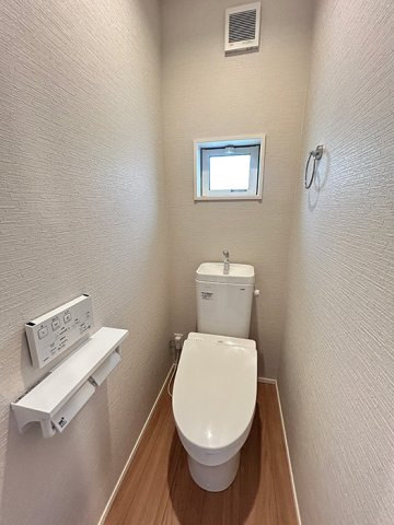 名古屋市西区児玉２丁目の中古一戸建のトイレ|◇トイレ◇　　シャワートイレ　節水タイプ　リモコンパネル付き