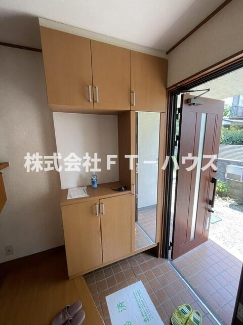 田島貸家の玄関