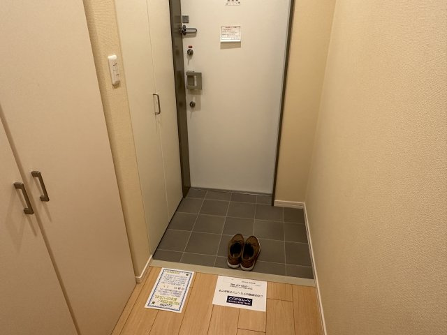 メゾン白樺中野坂上Ｔ棟の玄関