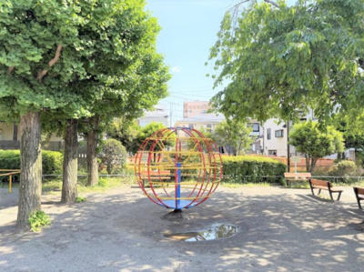 【周辺】 | 【仲介手数料３５０万円が無料！】■公園隣接■１１０平米■４ＬＤＫ■ＺＥＨ水準 | 隣接の公園
諸費用３５０万円ＯＦＦ！
決算特別キャンペーン！
家計応援サービスの限界に挑戦中！
■祖師谷大蔵駅１５分
■公園に隣接
■南道路
■１１６平米超
■４ＬＤＫ
■ＺＥＨ水準