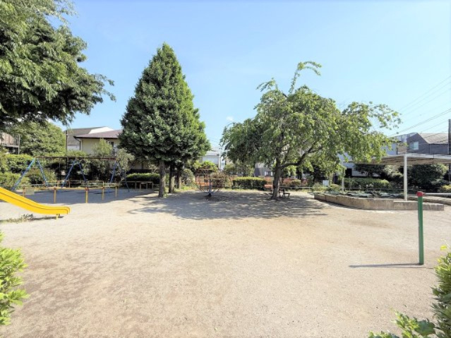 【周辺】 | 【仲介手数料３５０万円が無料！】■公園隣接■１１０平米■４ＬＤＫ■ＺＥＨ水準 | 隣接の公園
諸費用３５０万円ＯＦＦ！
決算特別キャンペーン！
家計応援サービスの限界に挑戦中！
■祖師谷大蔵駅１５分
■公園に隣接
■南道路
■１１６平米超
■４ＬＤＫ
■ＺＥＨ水準