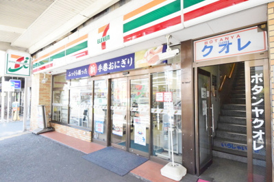 セブンイレブン横須賀追浜駅前店 徒歩14分。コンビニ 1070m