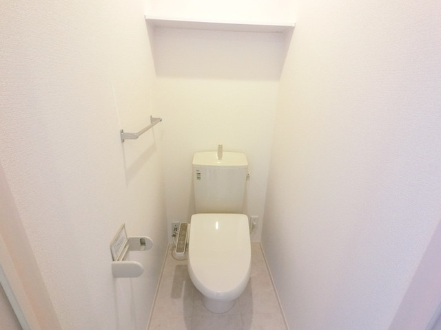 サニーフラットのトイレ|温水洗浄便座付きトイレです。