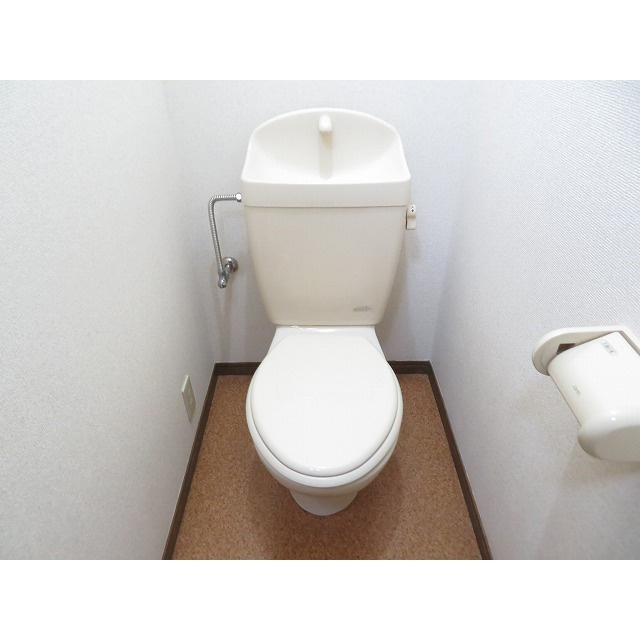 ベルクハイムのトイレ|＊同間取りの別部屋です。