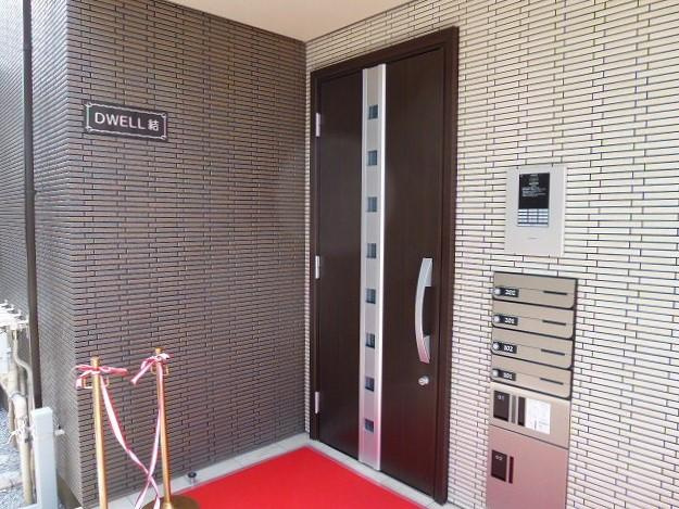 DWELL 結　ドゥウェルムスブのエントランス