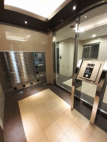 ローヤルマンションのエントランス