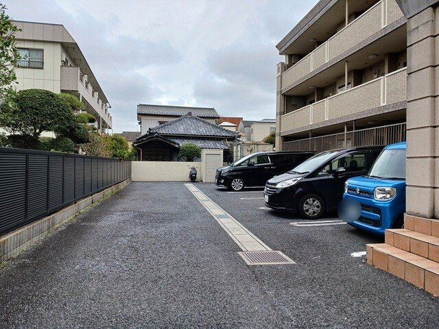 ベルメゾンの駐車場