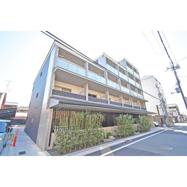 CREST TAPP京都二条の外観