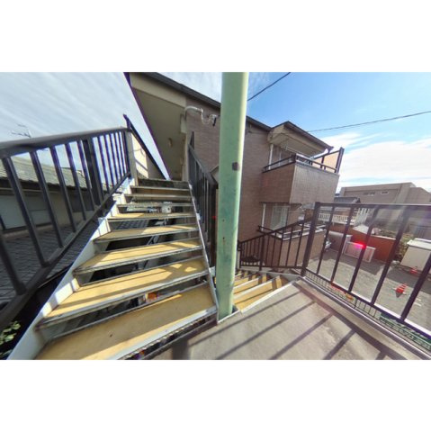 岐阜市権現町のアパートのエントランス