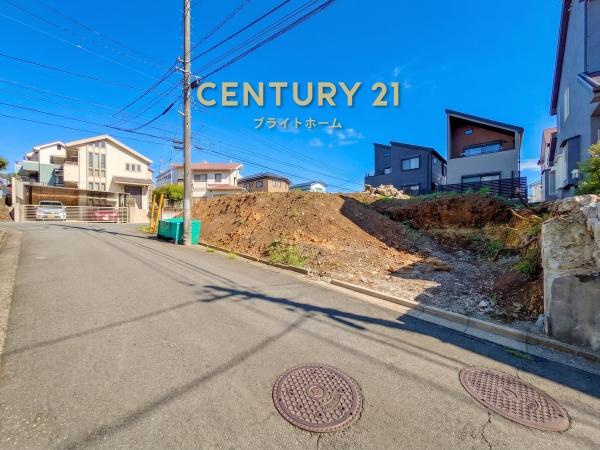 横浜市旭区上白根１丁目の新築一戸建の前面道路含む現地写真|現在建築中の為、同仕様物件のご案内をさせて頂きます。
お車でご自宅まで送迎承ります。