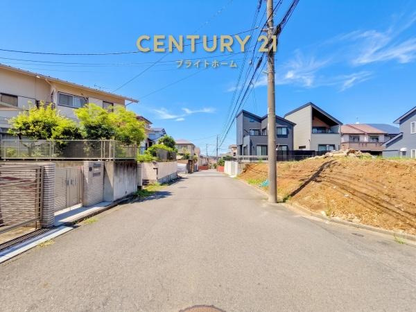 横浜市旭区上白根１丁目の新築一戸建の前面道路含む現地写真|前面道路が広いので、安心して駐車可能です！
是非現地へお越しください。