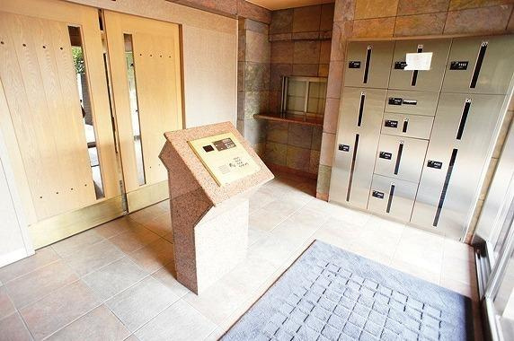 ケニーフラッツ玉川のエントランス