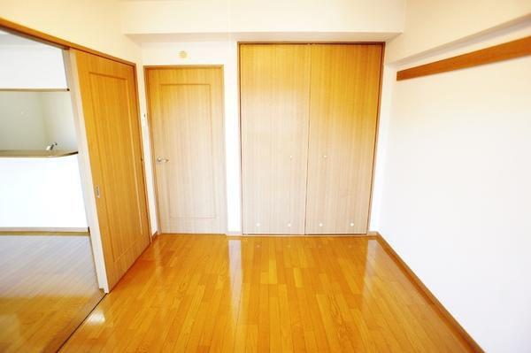 ケニーフラッツ玉川の洋室