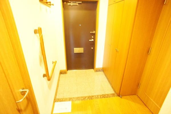 ケニーフラッツ玉川の玄関