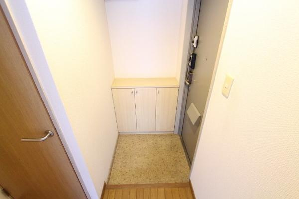 グランドール玉川の玄関