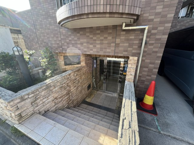豊島区池袋４丁目の賃貸マンションのエントランス
