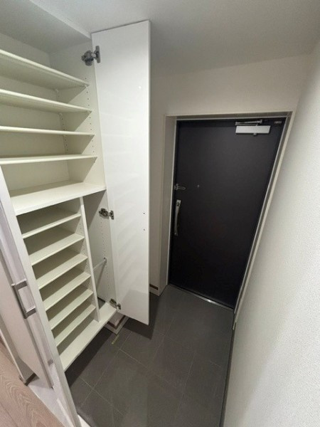 Ｔｈｅ　Ｓｈｉｎａｇａｗａ　Ｅａｓｔ　Ｒｅｓｉｄｅｎｃｅの玄関