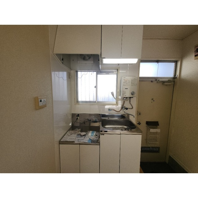 レピュート高岡Bのキッチン