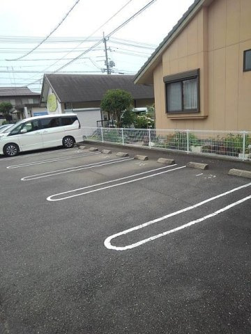 ブルースカイの駐車場