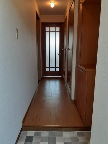 オネストイズミヤＡの玄関