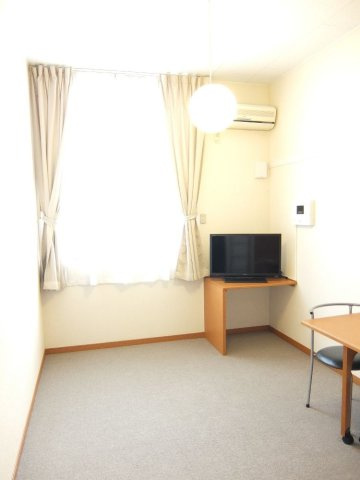 レオパレスコンフォートウッズⅡの居間・リビング|家具家電付きのお部屋