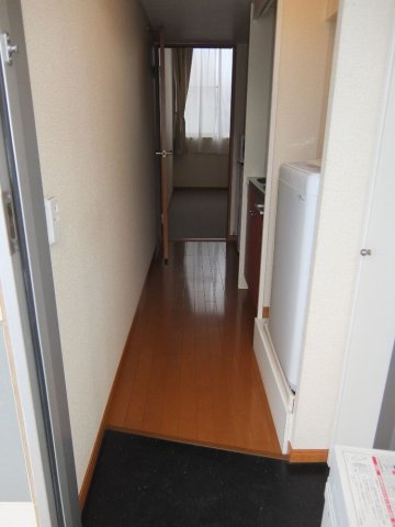レオパレスコンフォートウッズⅡの玄関