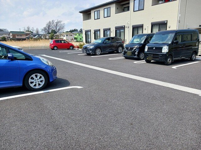 サウス　フィオーレ美咲の駐車場