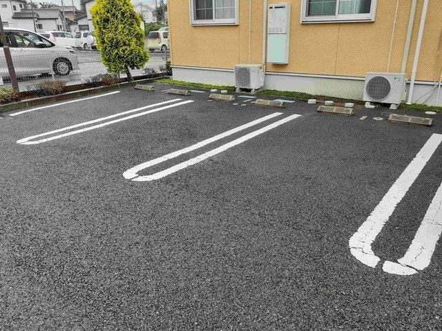 リシェコリーヌＢの駐車場
